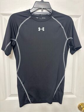 Under Armour Men’s Black Short Sleeve Rash Guard with Gray Contrast